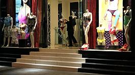 內(nèi)衣專賣店廚窗圖片