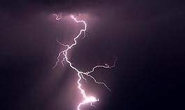 烏云閃電圖片