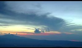 夕陽云霧風景畫視頻圖片