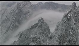 山峰云霧風景畫視頻圖片