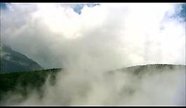 山峰云霧風景畫視頻圖片