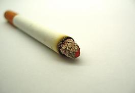 燃着的香烟图片