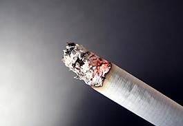 燃着的香烟图片