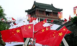 舞動(dòng)紅旗圖片