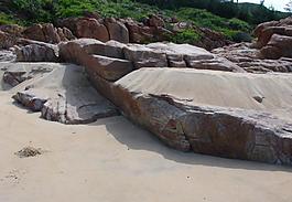 石頭海灘圖片