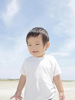沙灘快樂孩子圖片