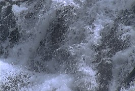 溪水