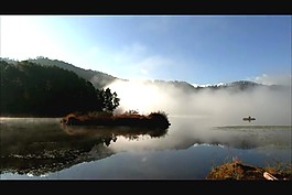 湖水山巒素材下載