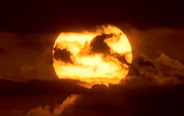 太陽穿過云層
