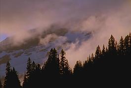 山間晨霧