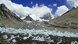 西藏雪山