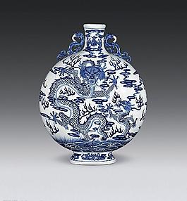 清乾隆青花云龍海水紋扁瓶圖片