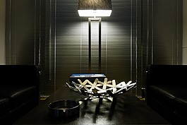 暗色室內