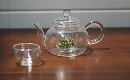 玻璃茶壺茶杯淡竹葉茶圖片
