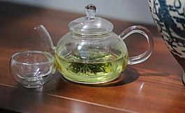 玻璃茶壺茶杯淡竹葉茶圖片