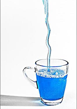倒水图片