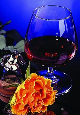 鮮花與美酒圖片
