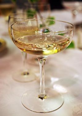 香槟酒杯图片