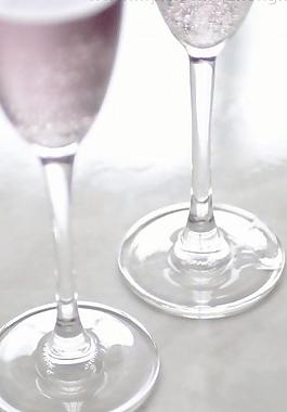 高腳酒杯圖片