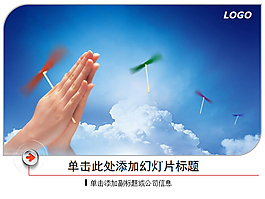 手中放飞的竹蜻蜓