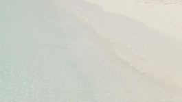 清澈的水浪對(duì)海岸2股票的錄像