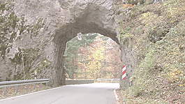 岩石隧道在下跌股票的录像