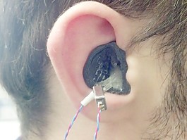 定制IEM使用諾爾斯巴司機