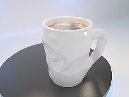 碾碎的咖啡杯
