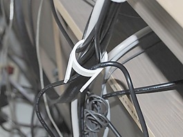 參數(shù)電纜夾