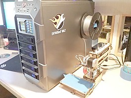 為你的電腦spoolr垂直打印閥芯衣架！