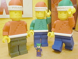 巨大的樂高圣誕minifig