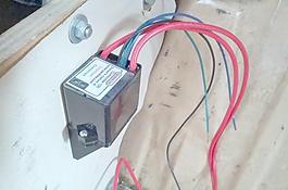 對(duì)揚(yáng)迪納電池組合安裝