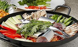 辣菜秋刀魚火鍋