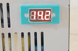 迷你/箱架LED電壓表顯示。