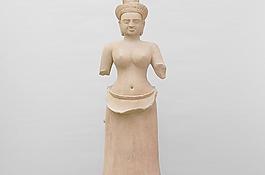 站在女神（头）