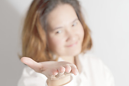 可愛的年輕女商人特寫肖像