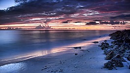 矢量風(fēng)景黃昏海灘高清壁紙1365*768
