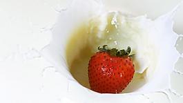 草莓牛奶壁紙