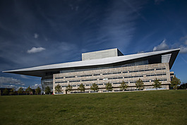 opearing house