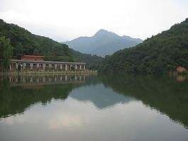 湖面倒影