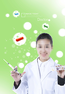 手拿注射器的女医生