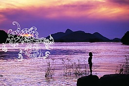 夕阳下的孩子