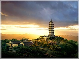 落日的塔