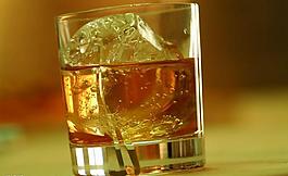 冰鎮(zhèn)酒圖片