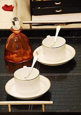 一對(duì)咖啡杯圖片