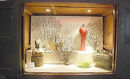 燈光下的展品圖片