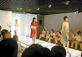 丝绸展览图片