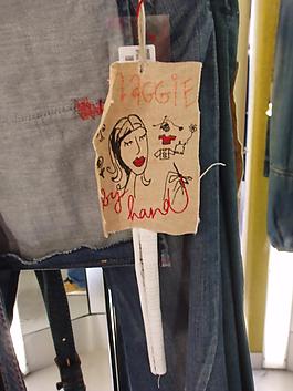英文 吊牌 女人 簡(jiǎn)筆畫 紅色 免費(fèi)素材