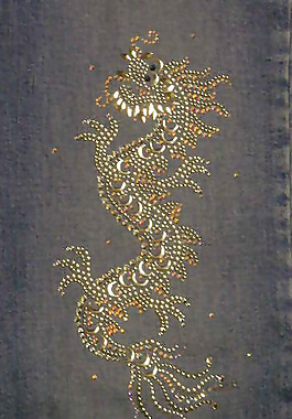 燙鉆 成熟優(yōu)雅女裝 毛衫燙鉆 動(dòng)物 龍 免費(fèi)素材