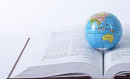 攤開的書圖片